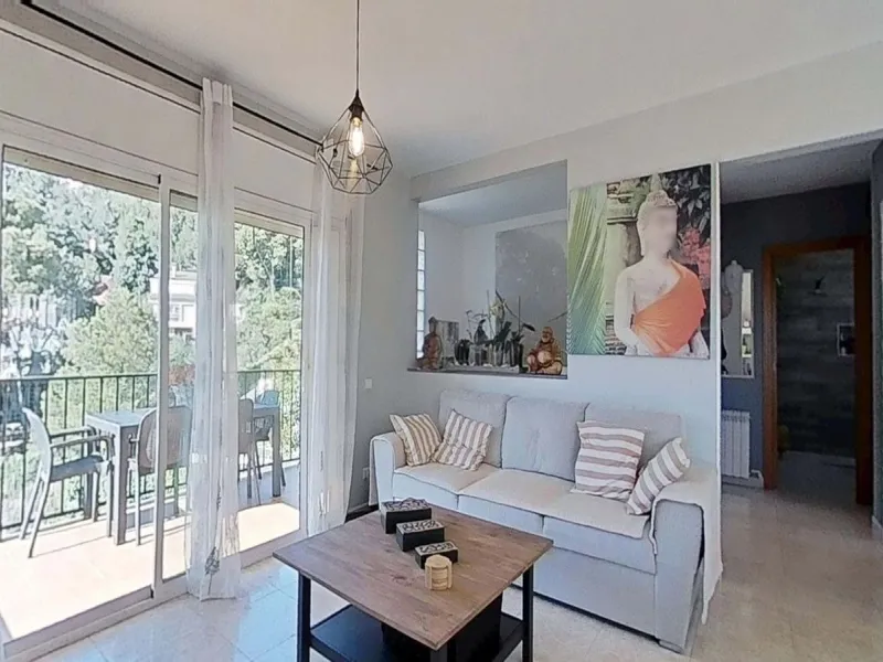 Casa pareada esquinera con piscina y vistas al mar en Segur de Calafell