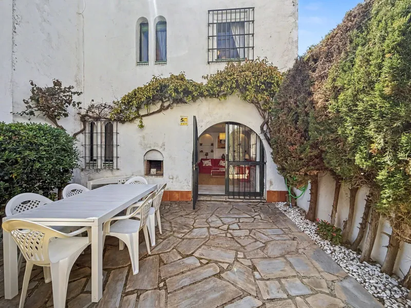 Strandnahes Reihenhaus in Casares Costa | Tourismuslizenz inklusive