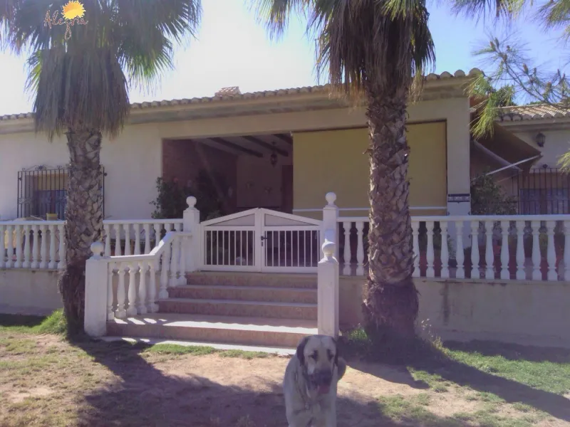 FAMOUS RIDING CENTER WITH INDEPENDENT RURAL HOUSE