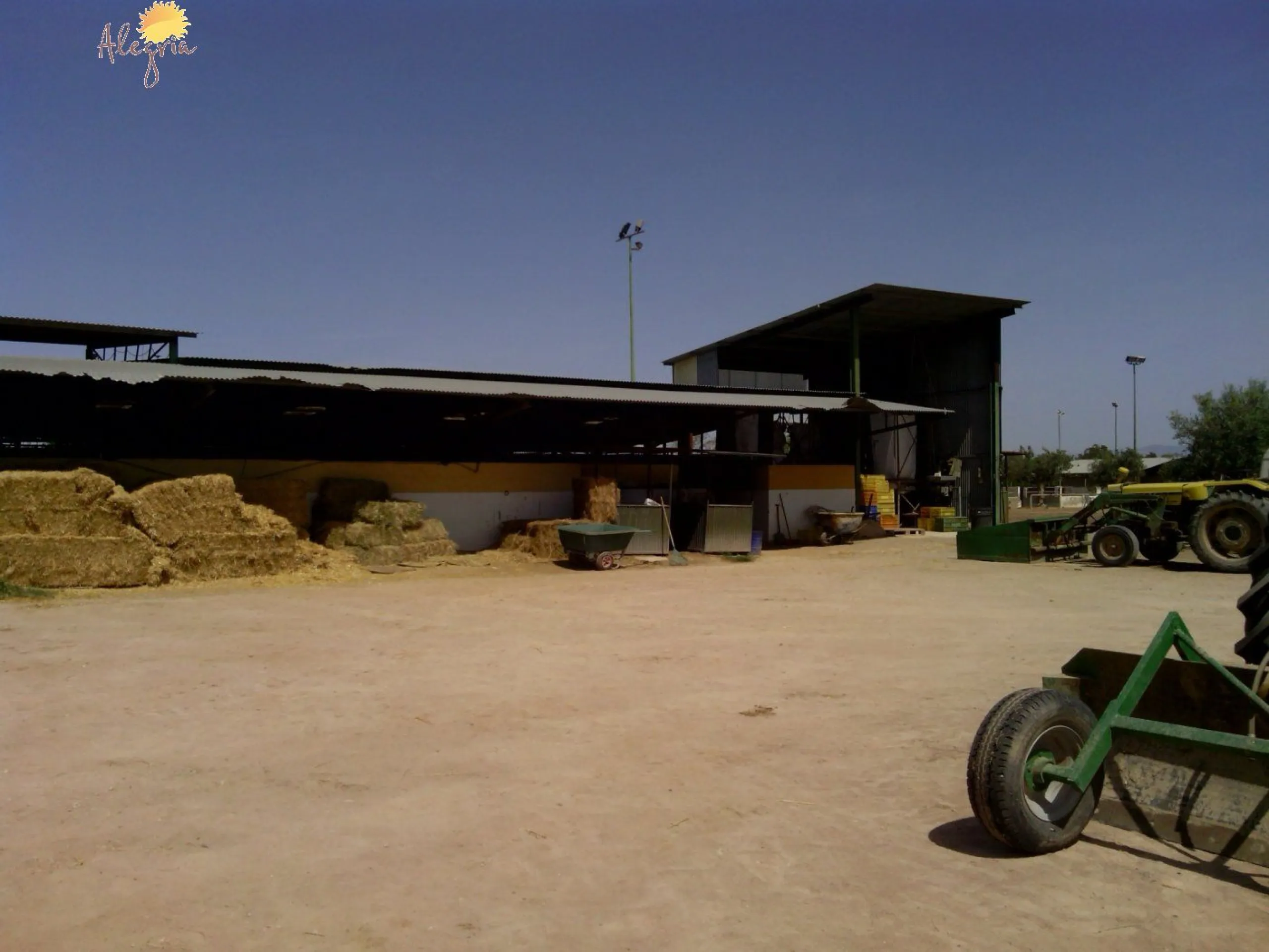 FAMOUS RIDING CENTER WITH INDEPENDENT RURAL HOUSE