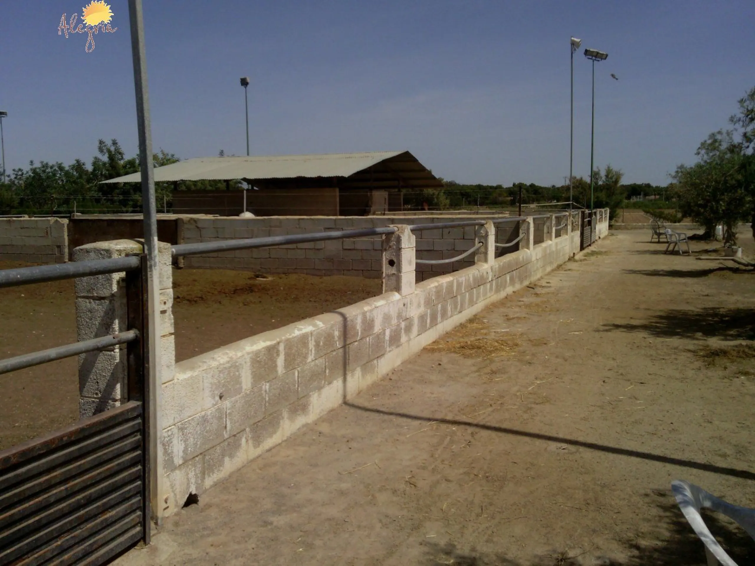 FAMOUS RIDING CENTER WITH INDEPENDENT RURAL HOUSE