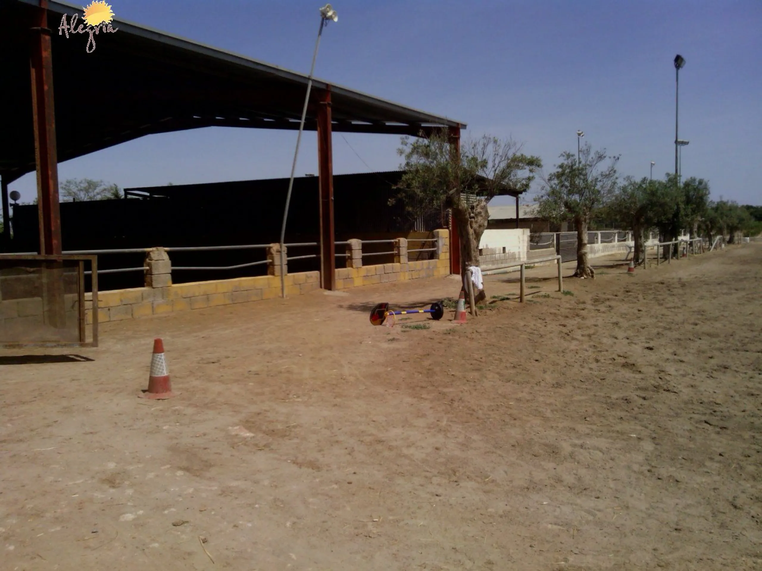 FAMOUS RIDING CENTER WITH INDEPENDENT RURAL HOUSE