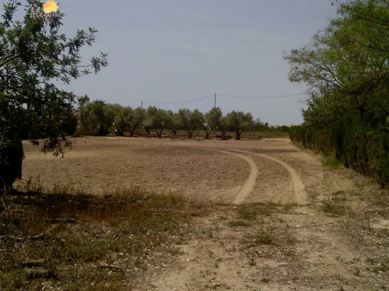 FAMOUS RIDING CENTER WITH INDEPENDENT RURAL HOUSE