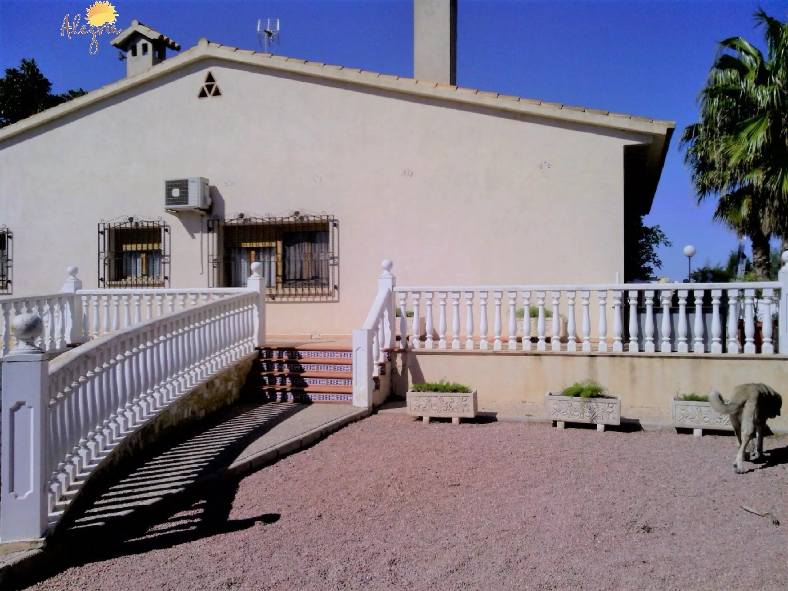 FAMOUS RIDING CENTER WITH INDEPENDENT RURAL HOUSE