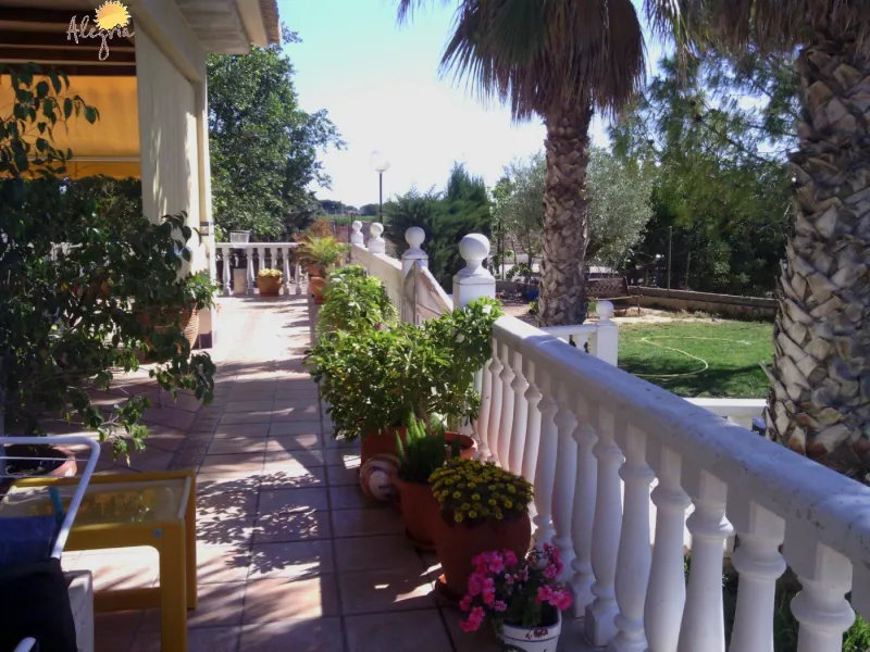 FAMOUS RIDING CENTER WITH INDEPENDENT RURAL HOUSE
