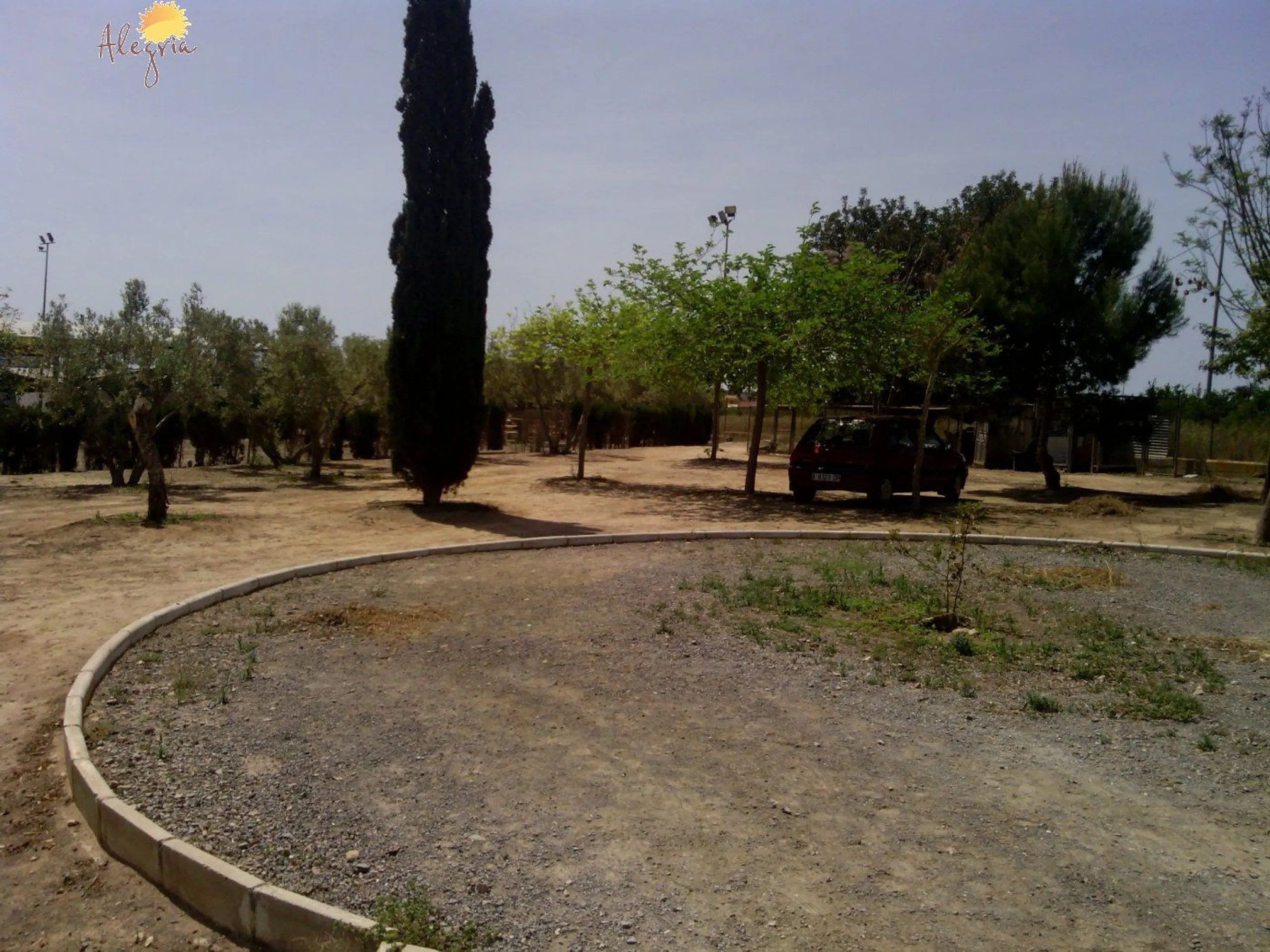FAMOUS RIDING CENTER WITH INDEPENDENT RURAL HOUSE