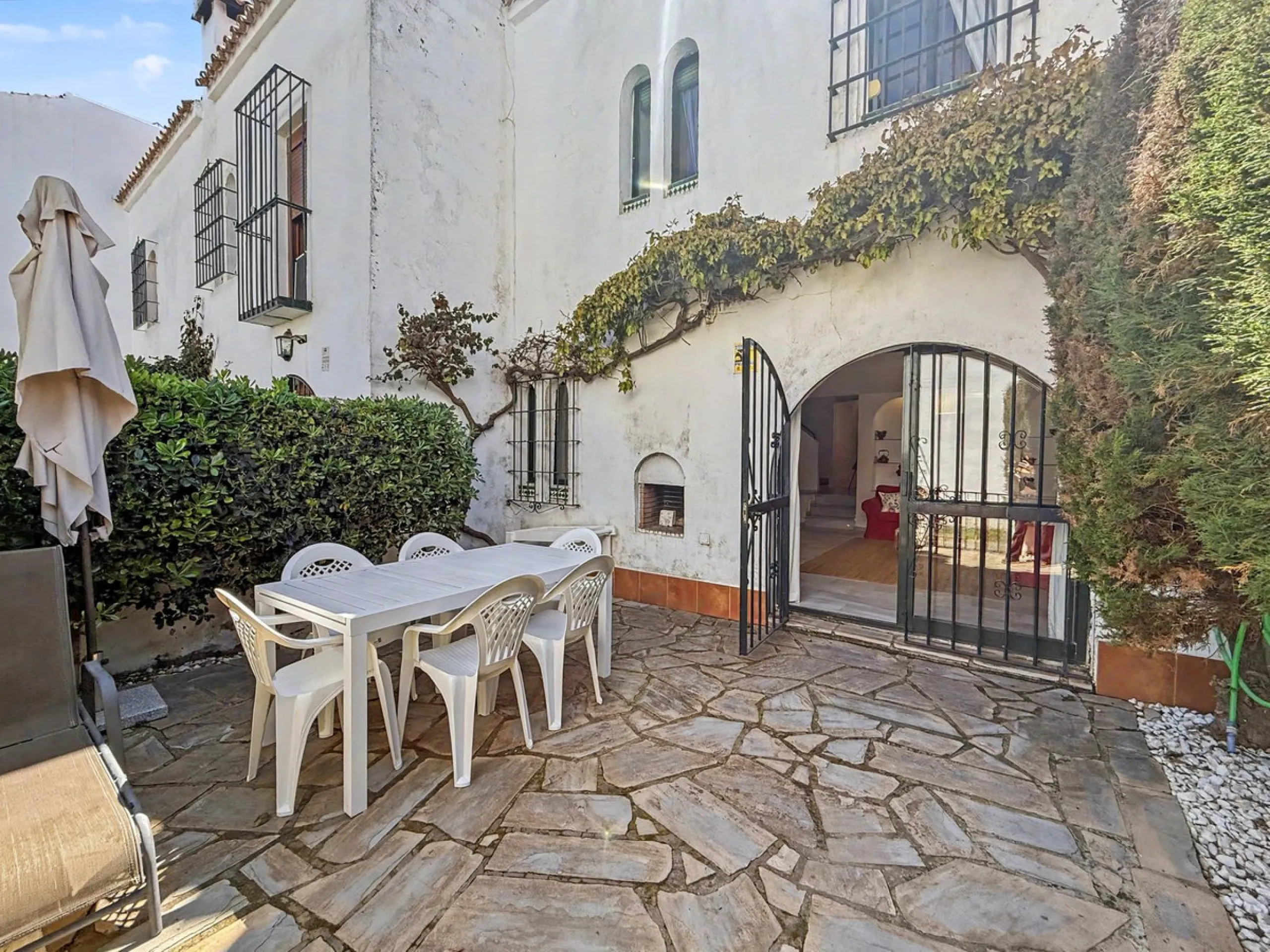 Strandnahes Reihenhaus in Casares Costa | Tourismuslizenz inklusive