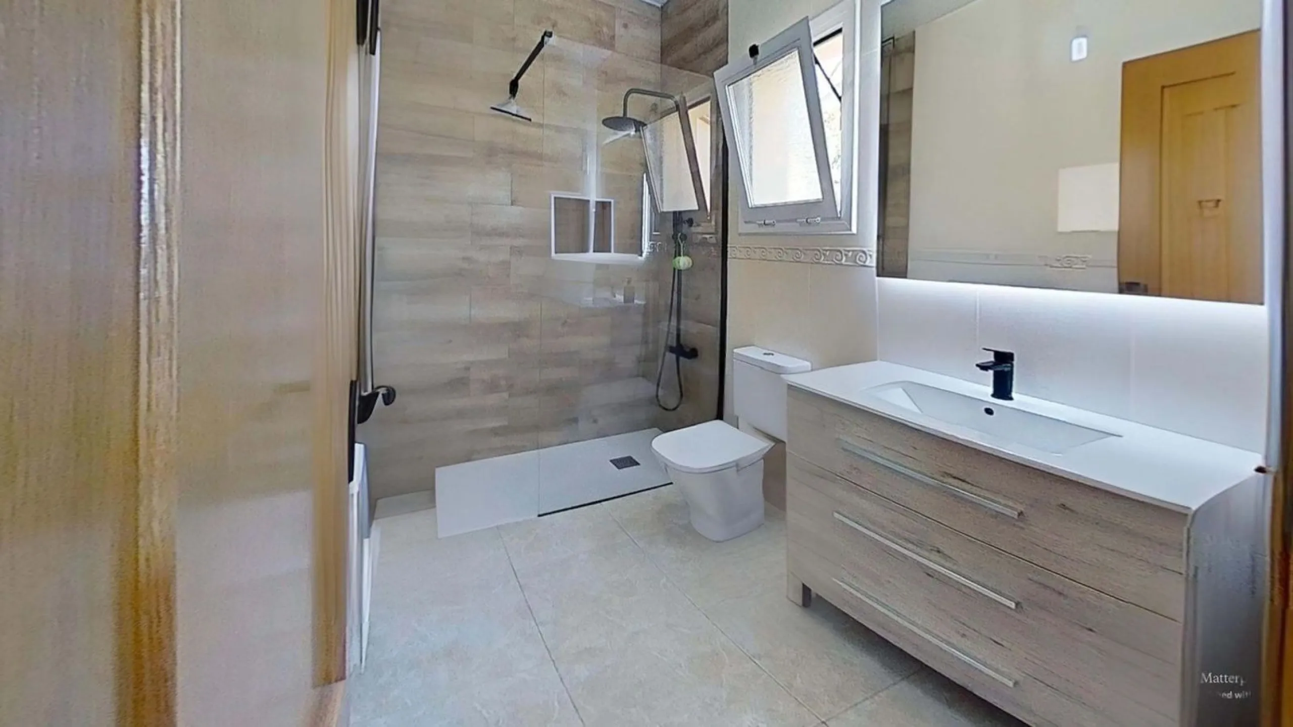 Casa pareada esquinera con piscina y vistas al mar en Segur de Calafell