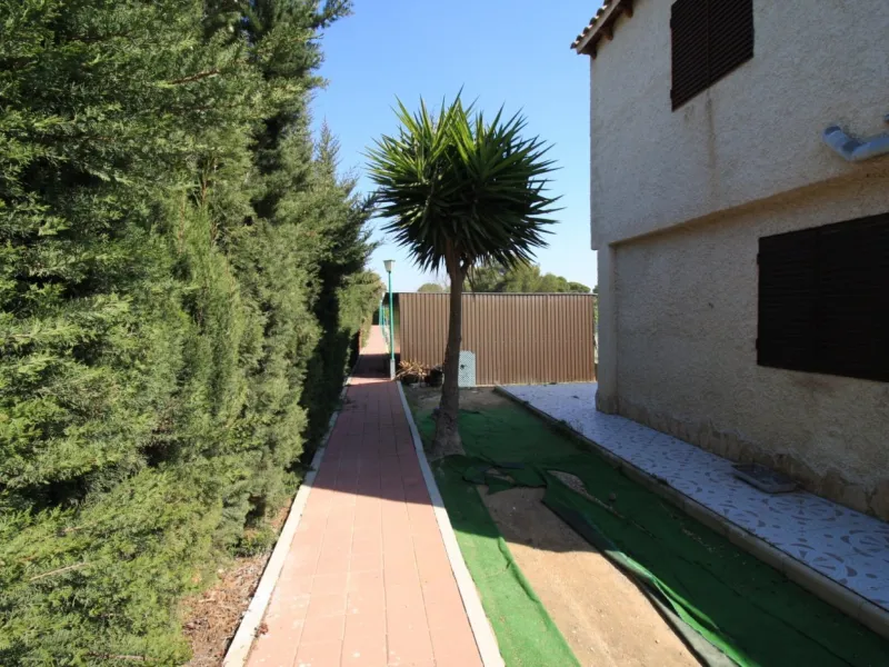 CAMPOAMOR, SPECTACULAR FINCA, 3500 M2 PLOT WITH 2 HOUSES, PRIVATE POOL, 2500 METERS FROM THE BEACH