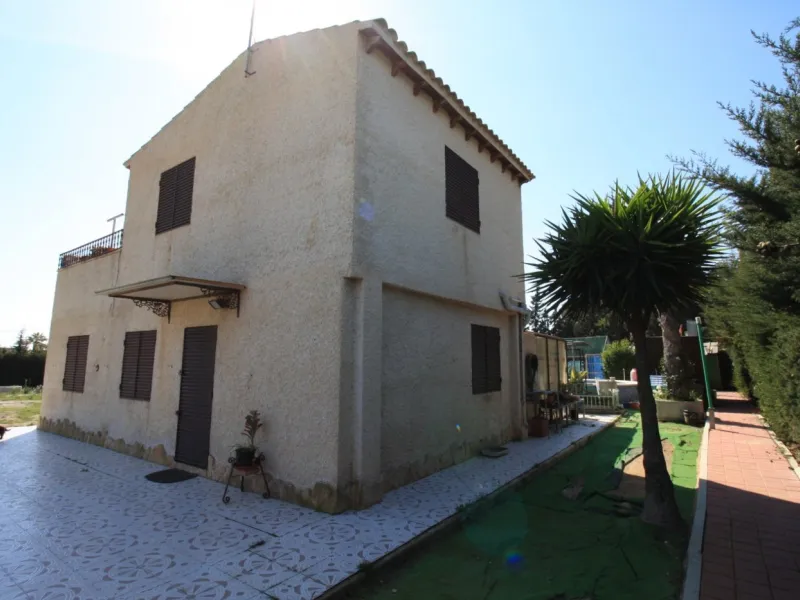 CAMPOAMOR, SPECTACULAR FINCA, 3500 M2 PLOT WITH 2 HOUSES, PRIVATE POOL, 2500 METERS FROM THE BEACH