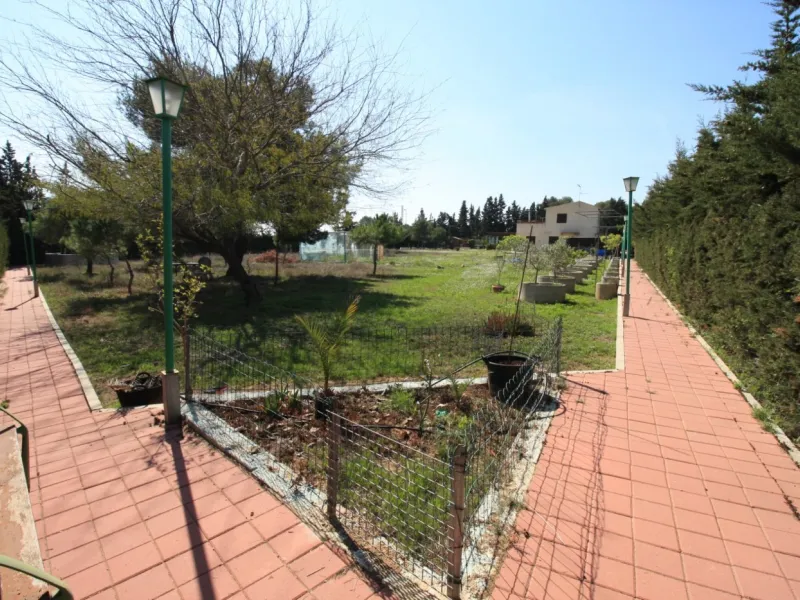 CAMPOAMOR, SPECTACULAR FINCA, 3500 M2 PLOT WITH 2 HOUSES, PRIVATE POOL, 2500 METERS FROM THE BEACH