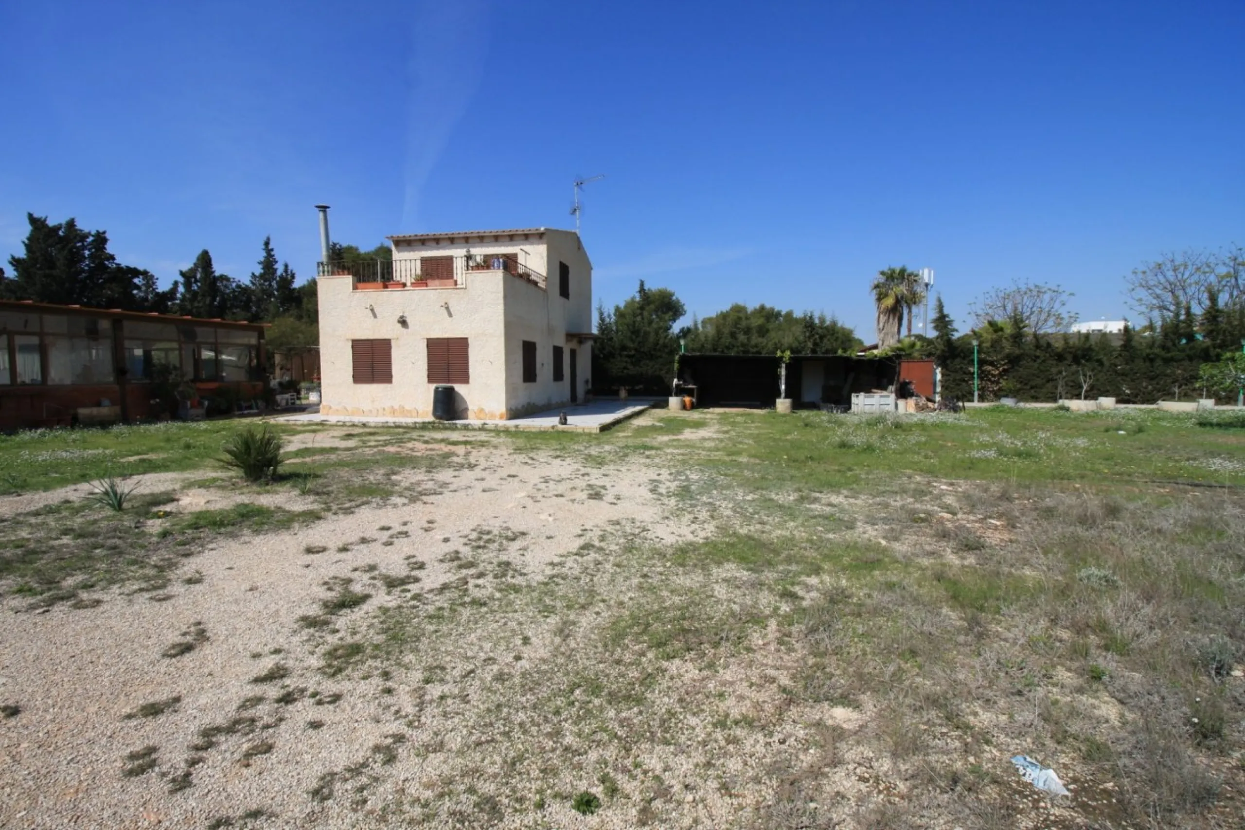 CAMPOAMOR, SPECTACULAR FINCA, 3500 M2 PLOT WITH 2 HOUSES, PRIVATE POOL, 2500 METERS FROM THE BEACH
