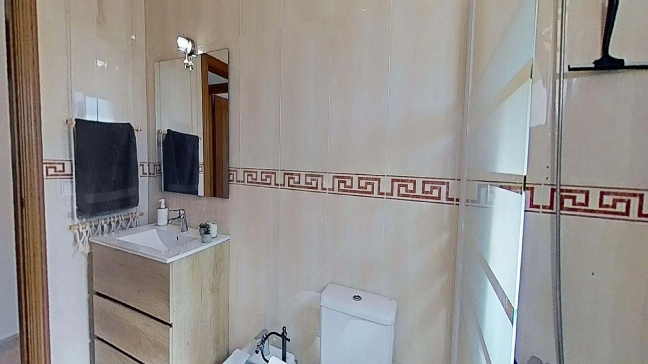 Casa pareada esquinera con piscina y vistas al mar en Segur de Calafell