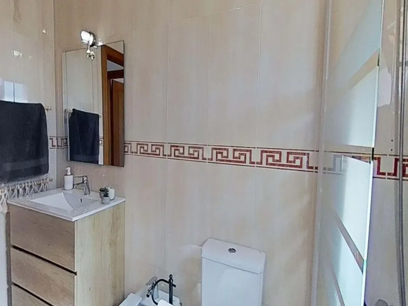 Casa pareada esquinera con piscina y vistas al mar en Segur de Calafell