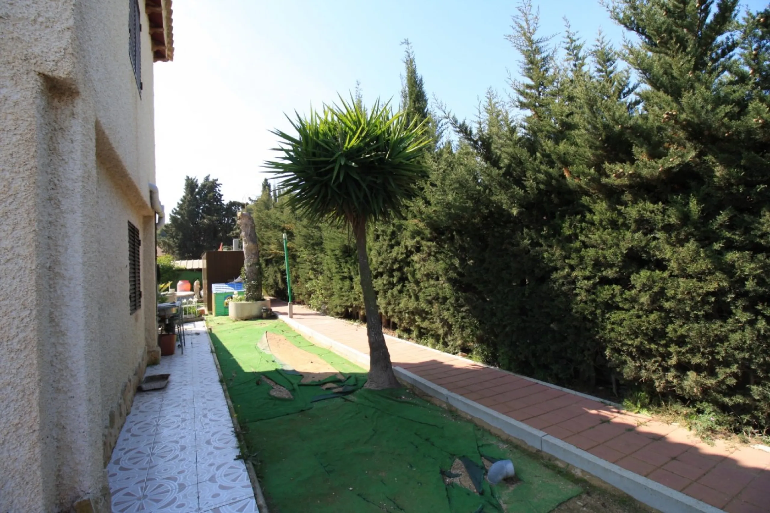 CAMPOAMOR, SPECTACULAR FINCA, 3500 M2 PLOT WITH 2 HOUSES, PRIVATE POOL, 2500 METERS FROM THE BEACH