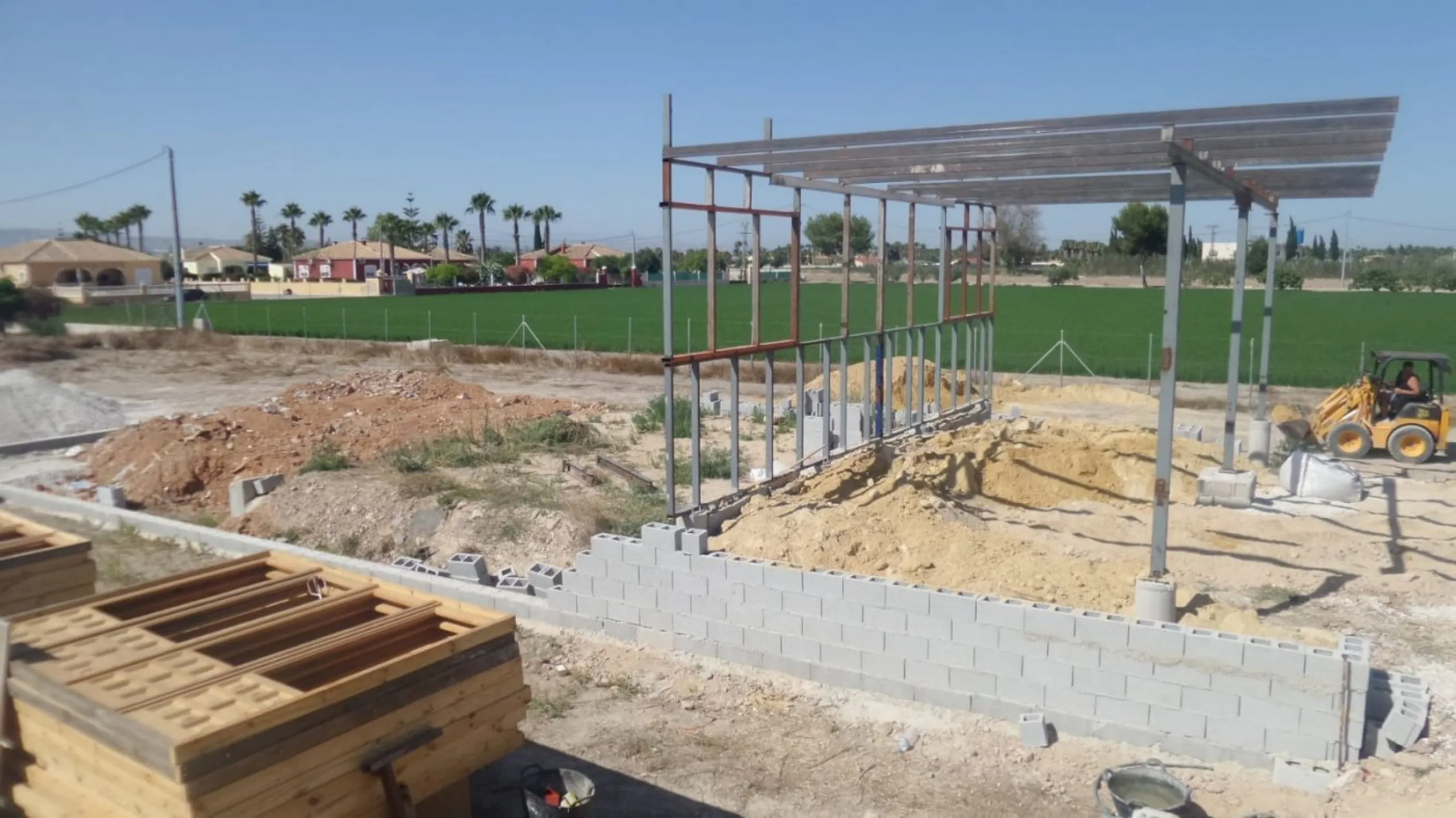 Parcela urbanizable con proyecto de chalet con piscina en Catral