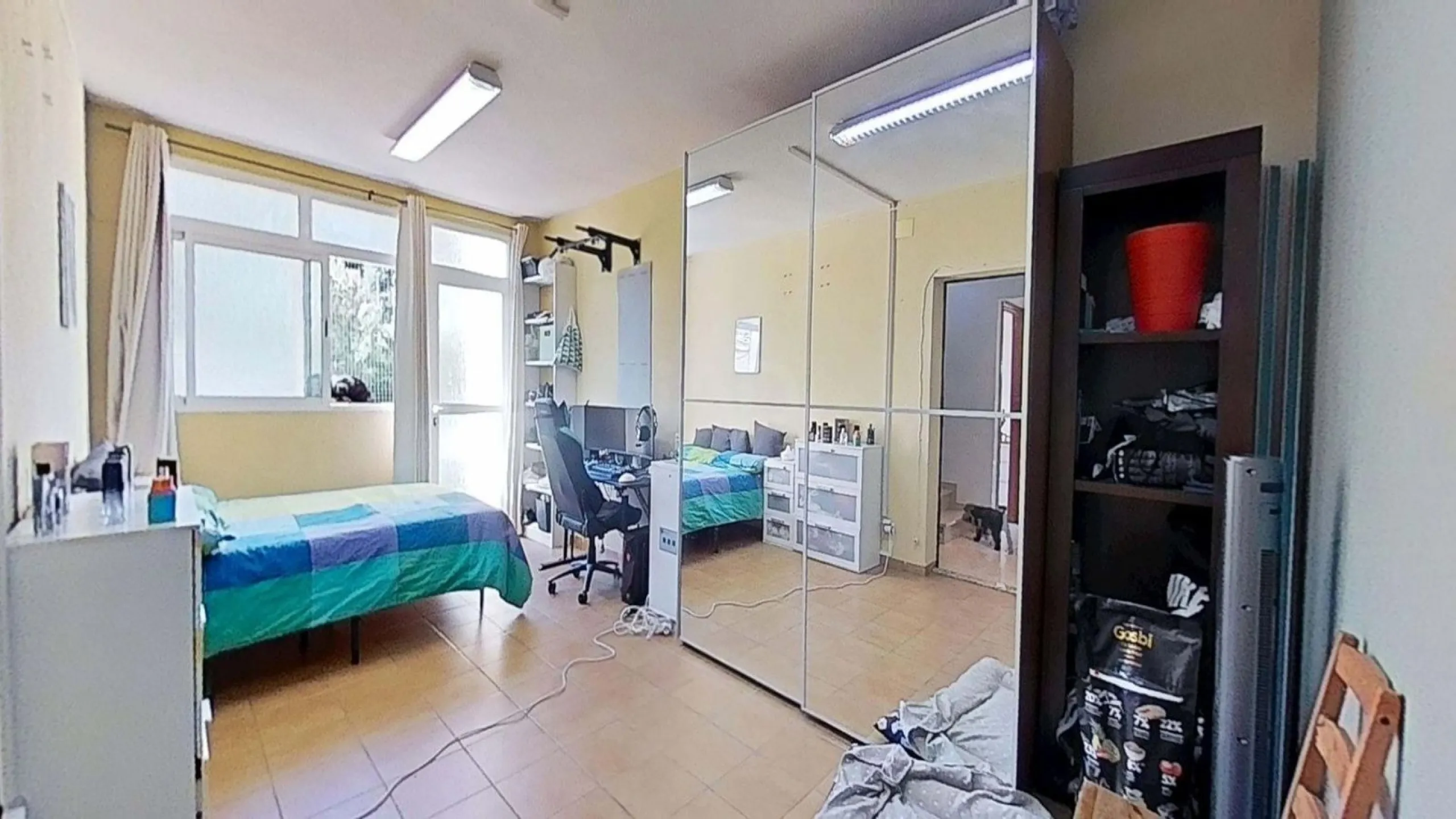 Casa pareada esquinera con piscina y vistas al mar en Segur de Calafell