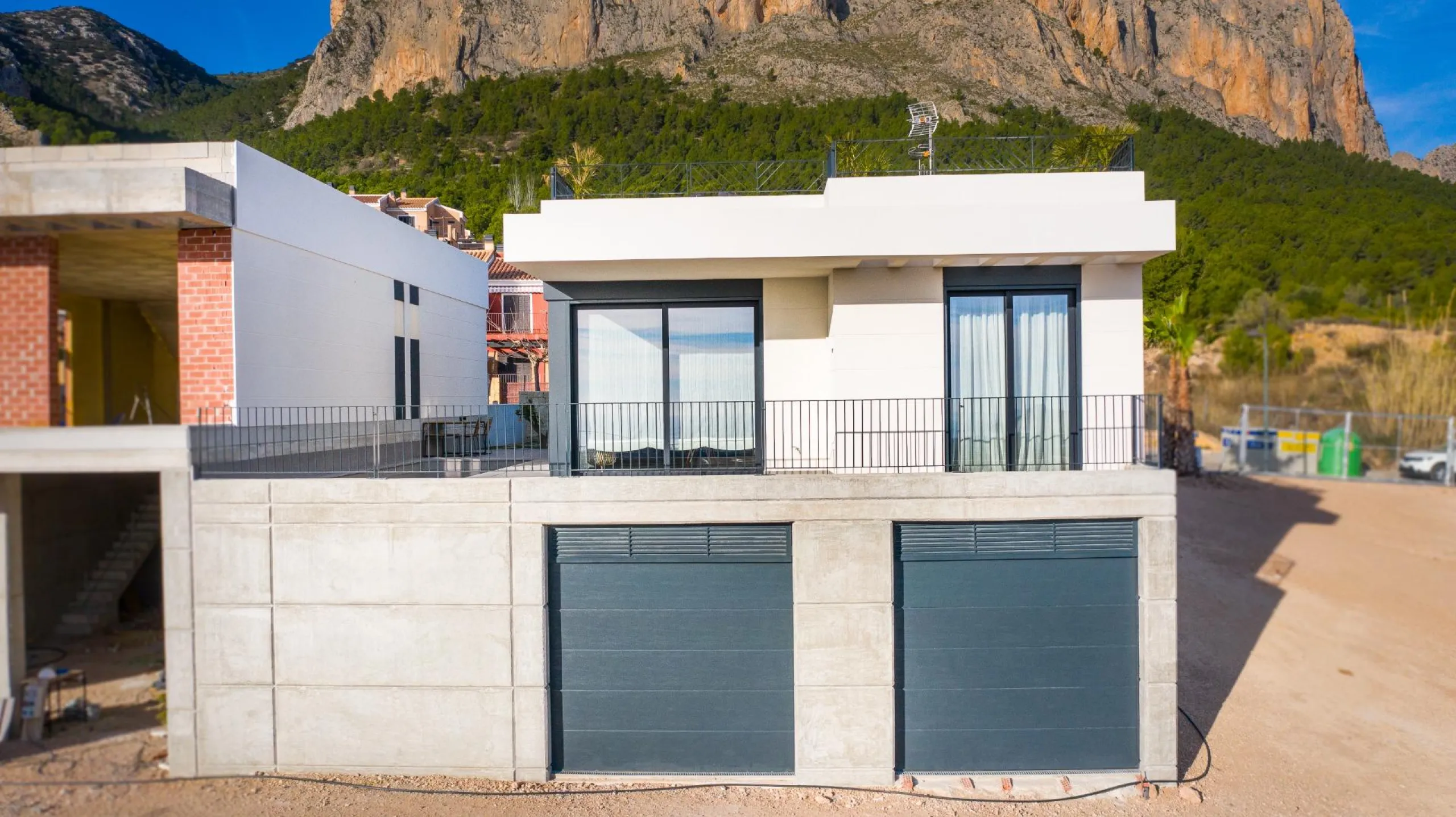 Brand new independent villas with sea views at Polop