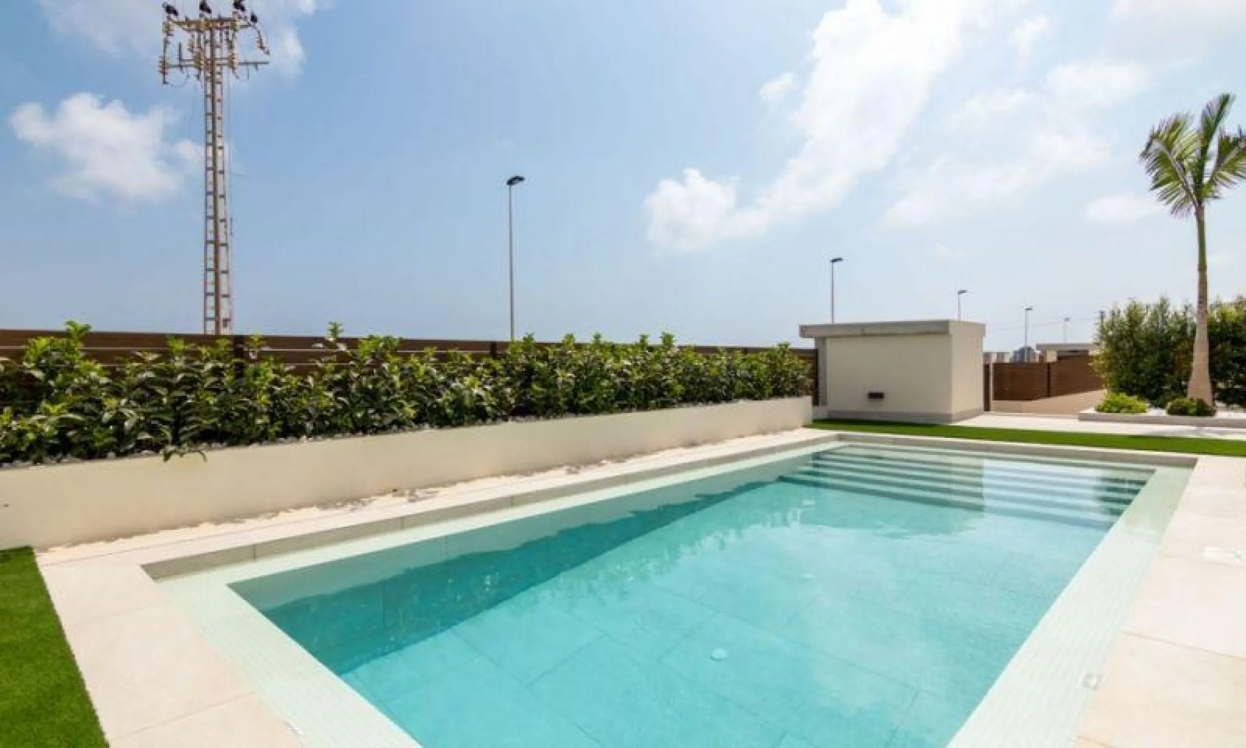 INDEPENDENT HOUSE NEAR THE BEACH IN TORREVIEJA