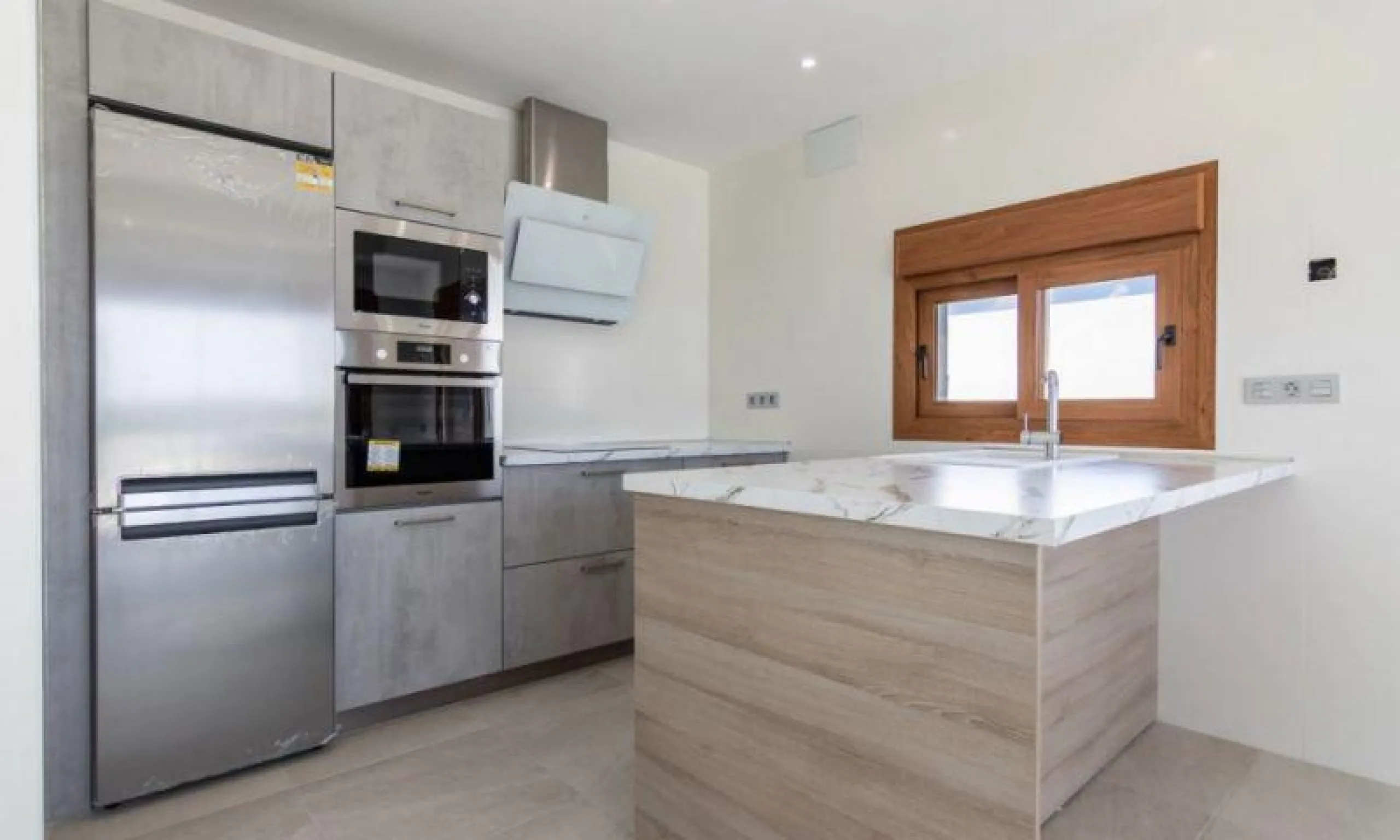 INDEPENDENT HOUSE NEAR THE BEACH IN TORREVIEJA