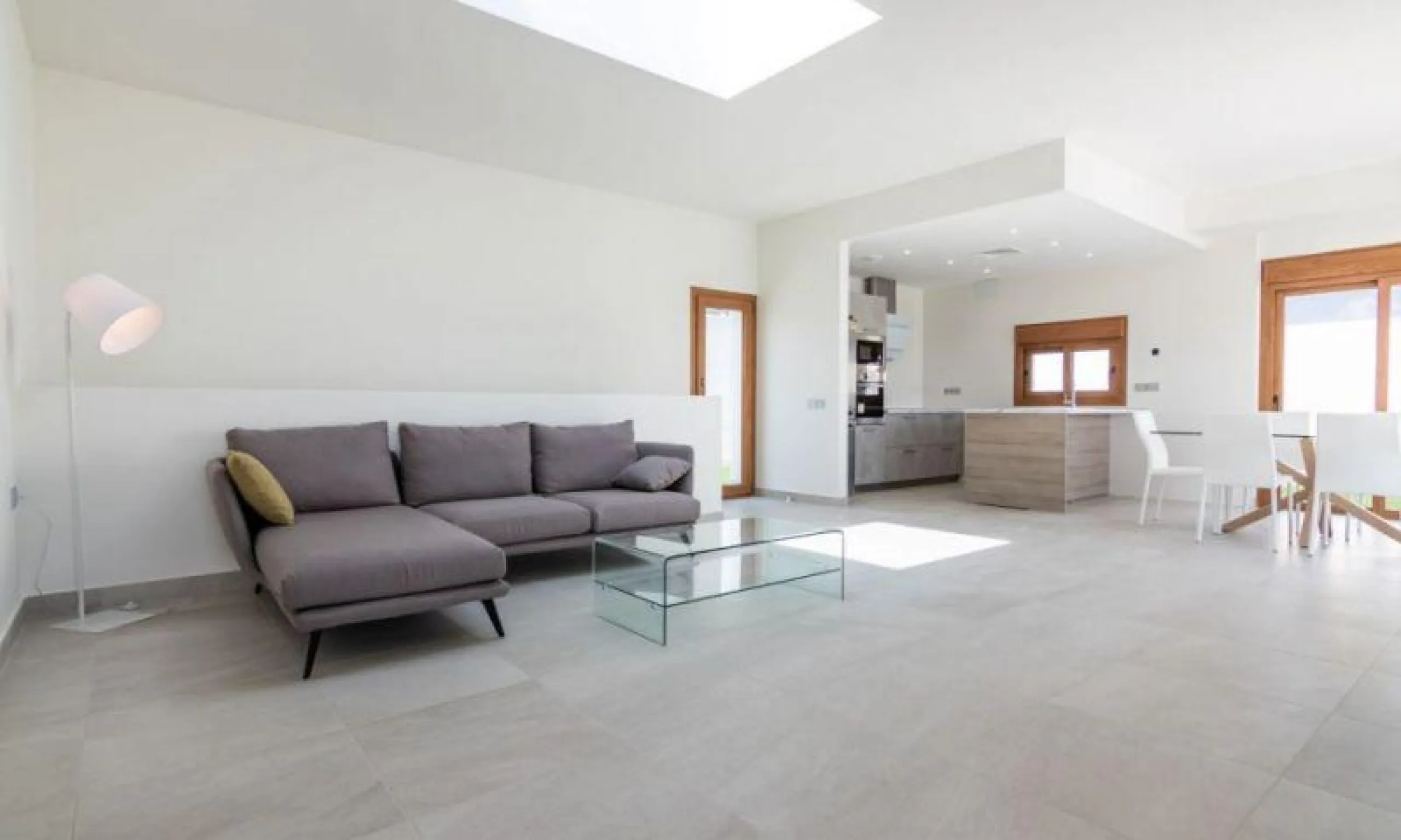 INDEPENDENT HOUSE NEAR THE BEACH IN TORREVIEJA