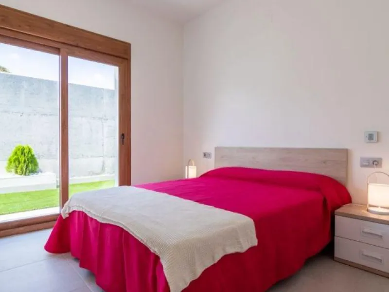 INDEPENDENT HOUSE NEAR THE BEACH IN TORREVIEJA