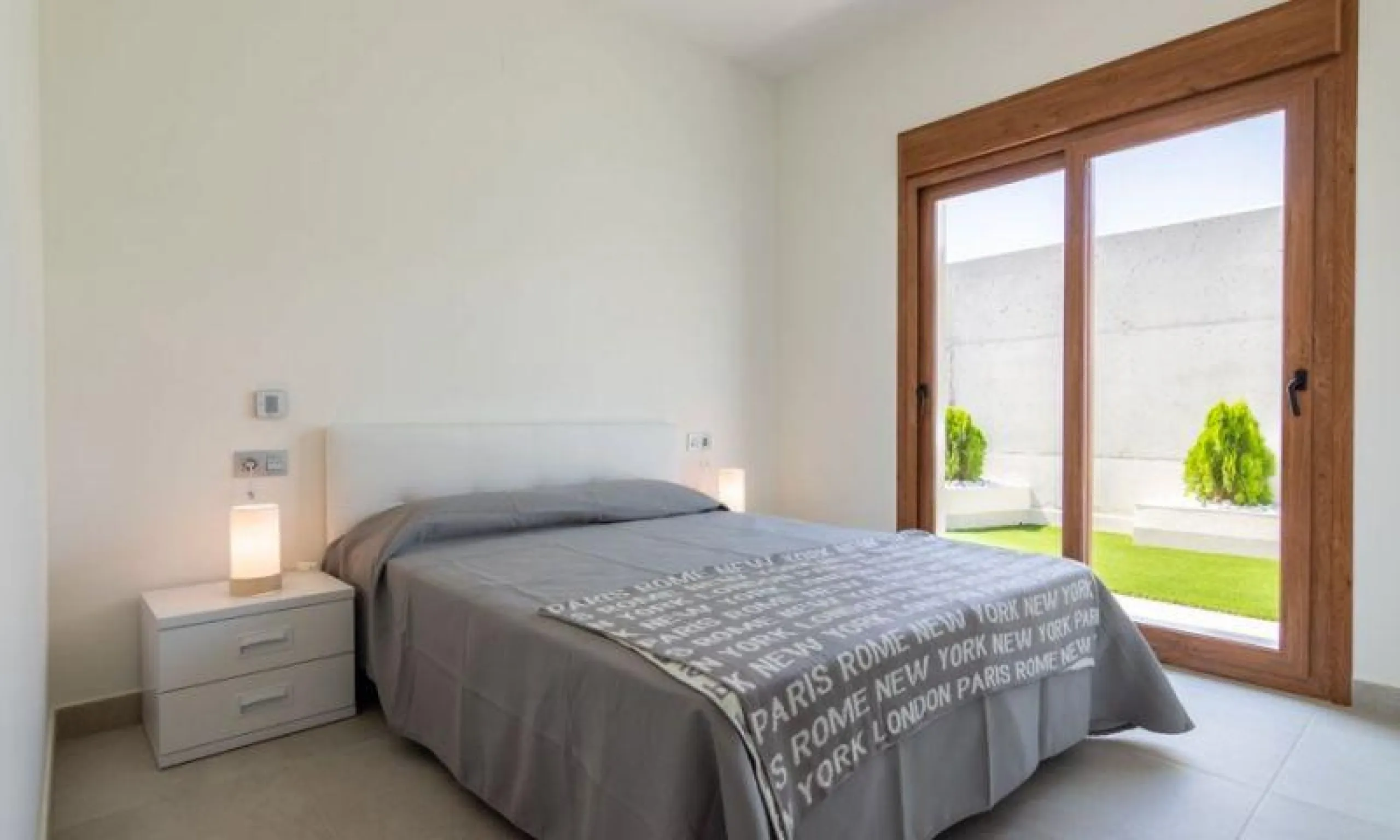 INDEPENDENT HOUSE NEAR THE BEACH IN TORREVIEJA