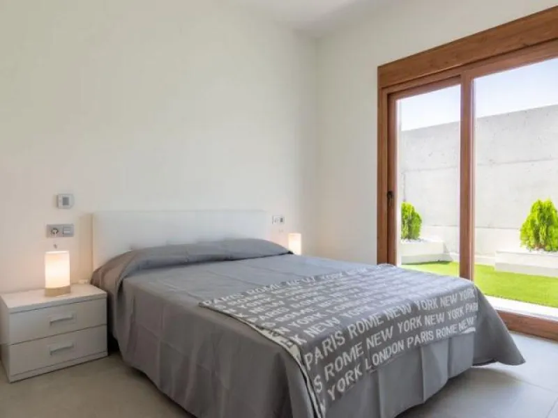 INDEPENDENT HOUSE NEAR THE BEACH IN TORREVIEJA