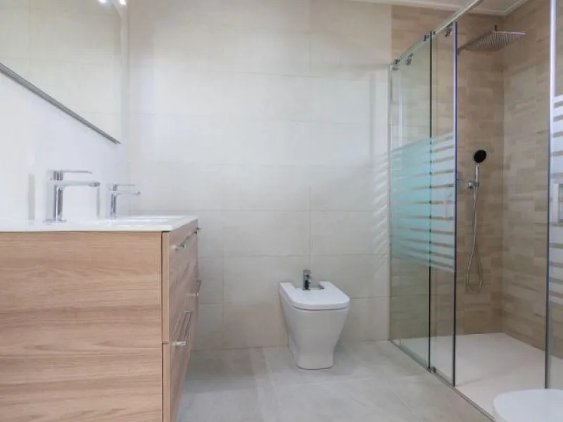 INDEPENDENT HOUSE NEAR THE BEACH IN TORREVIEJA