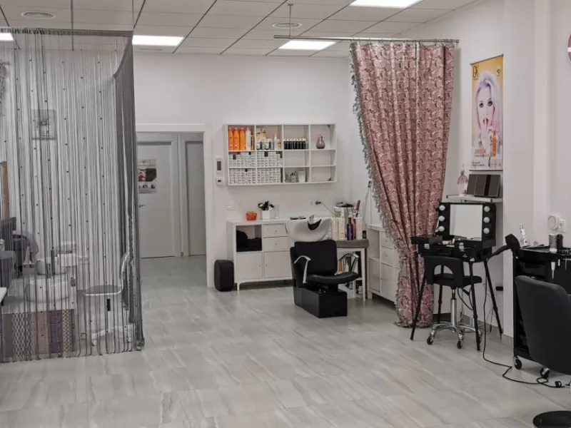 COMMERCIAL PREMISES IN LA ZENIA
