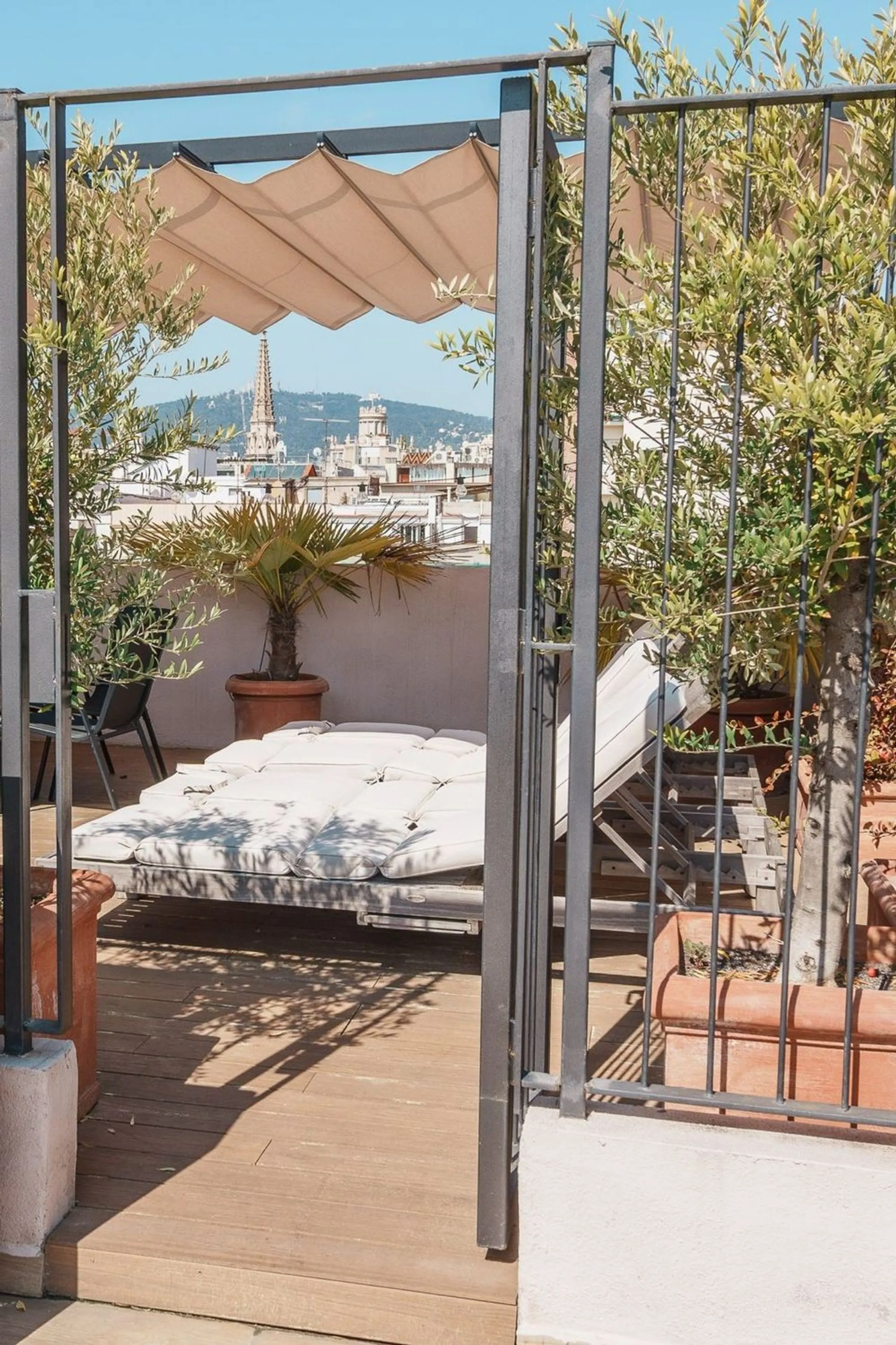 Bright and Spacious Duplex Apartment in Central Barcelona