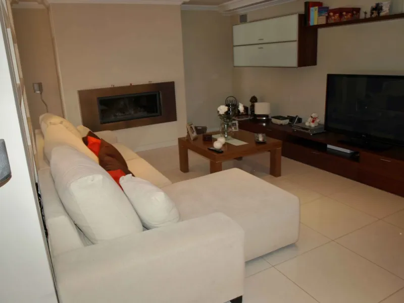 FINCA CON UN CHALET DE LUJO Y DOS ADOSADOS
