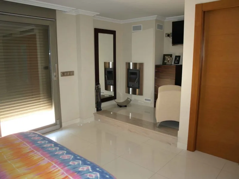 FINCA CON UN CHALET DE LUJO Y DOS ADOSADOS