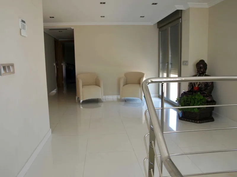 FINCA CON UN CHALET DE LUJO Y DOS ADOSADOS