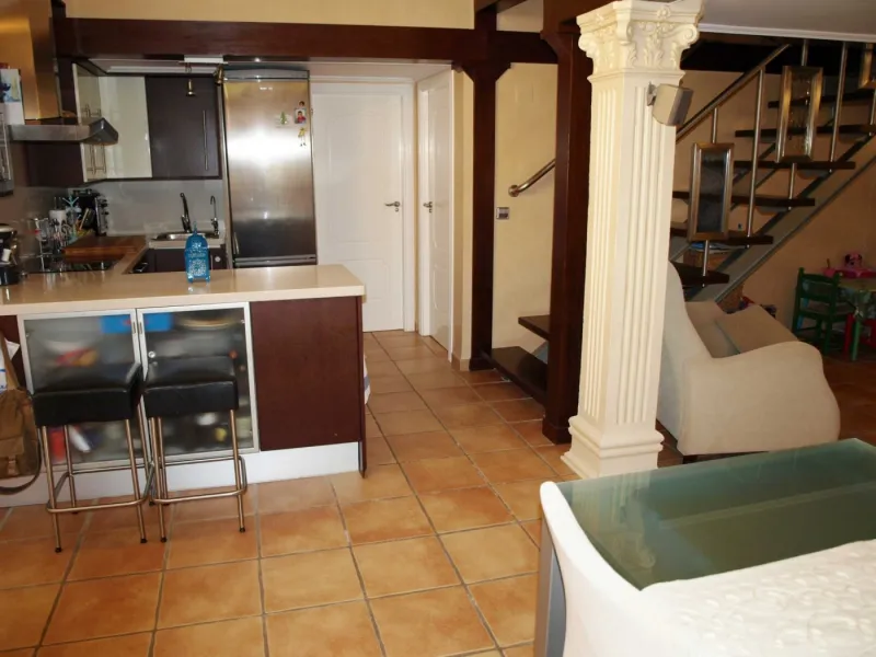 FINCA CON UN CHALET DE LUJO Y DOS ADOSADOS