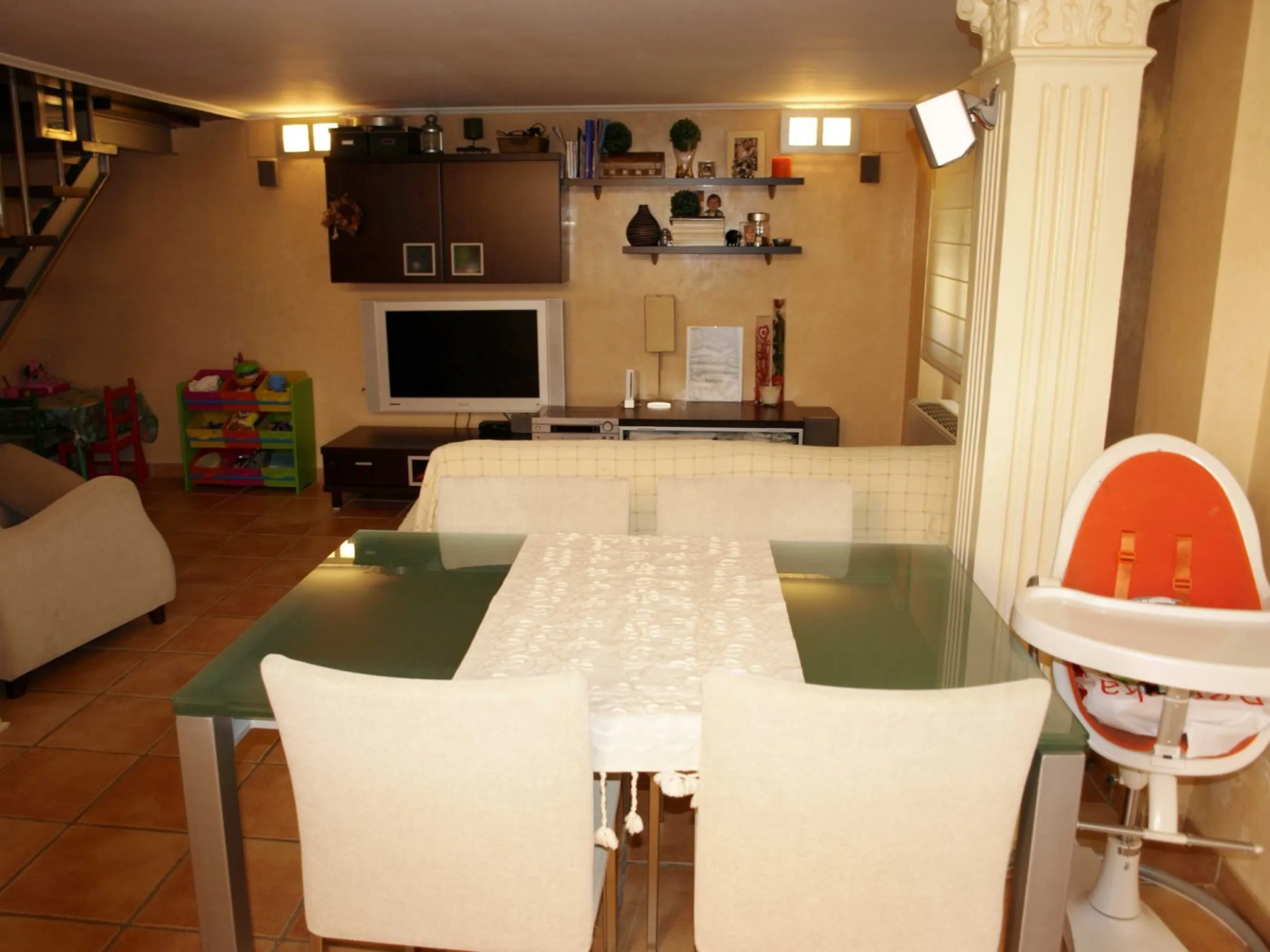 FINCA CON UN CHALET DE LUJO Y DOS ADOSADOS
