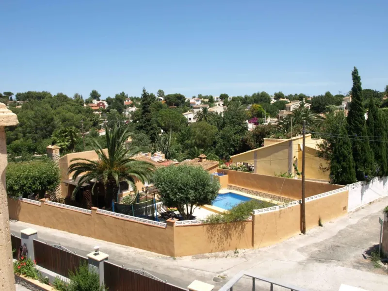 FINCA CON UN CHALET DE LUJO Y DOS ADOSADOS