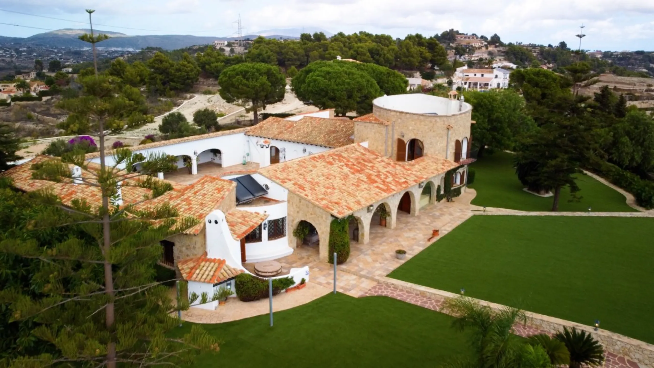 LUXURY HOUSE IN BENISSA