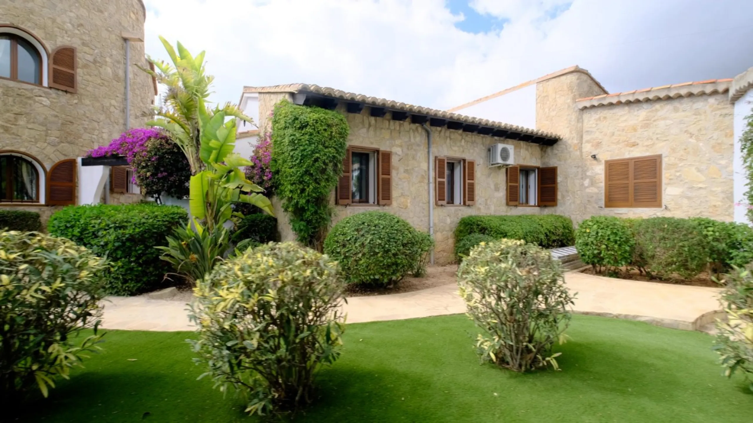 LUXURY HOUSE IN BENISSA