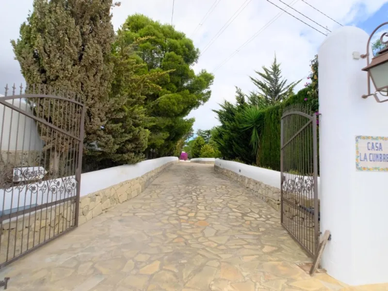 LUXURY HOUSE IN BENISSA