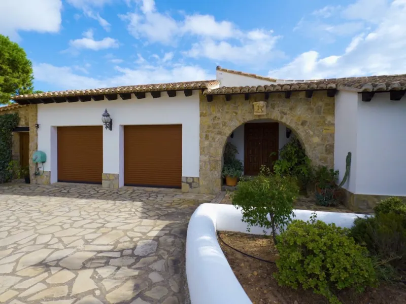 LUXURY HOUSE IN BENISSA