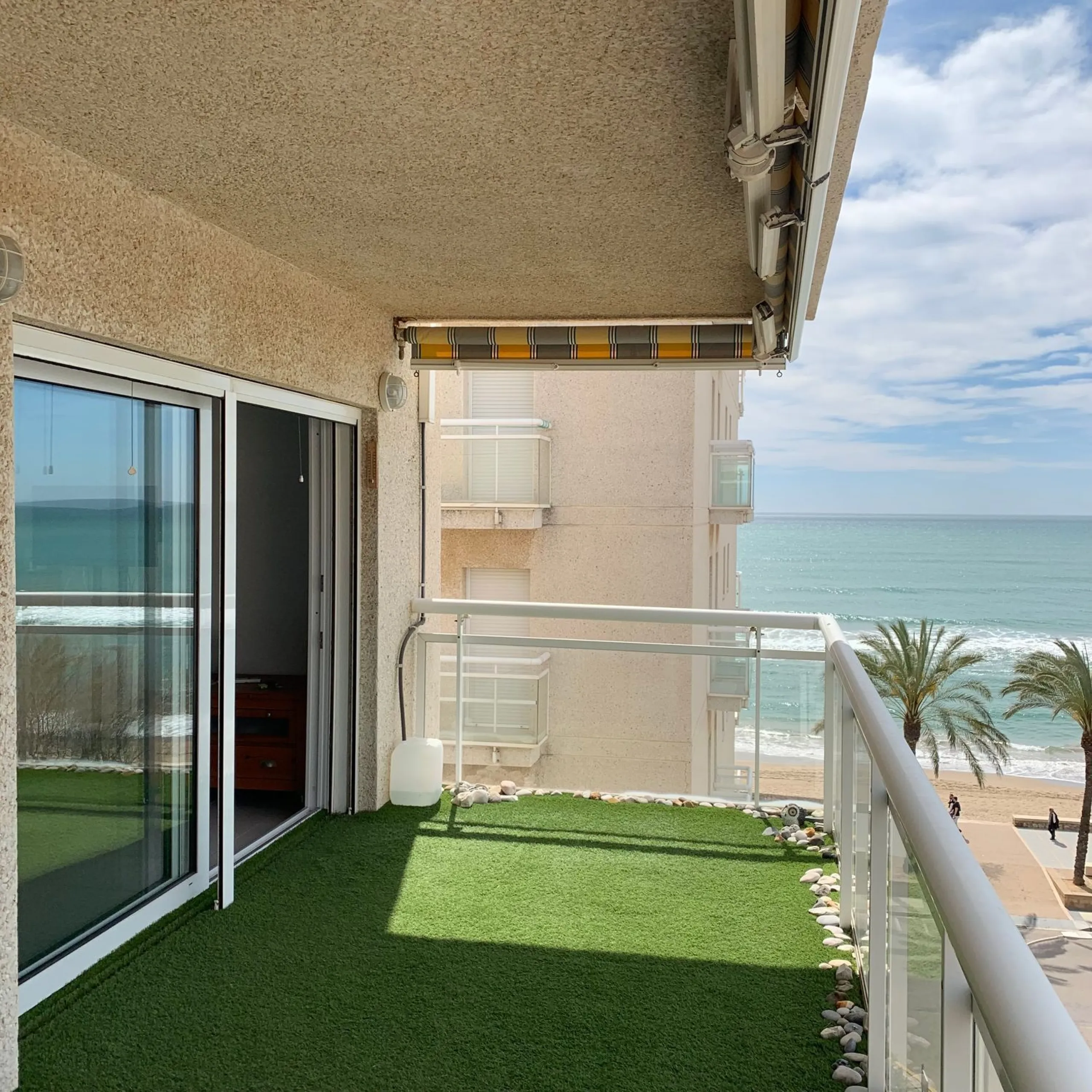 Apartamento luminoso con vistas al mar en El Mas Mel, Calafell