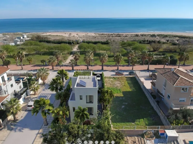 Villa exclusiva en primera línea de la Playa de Rabdells de Oliva