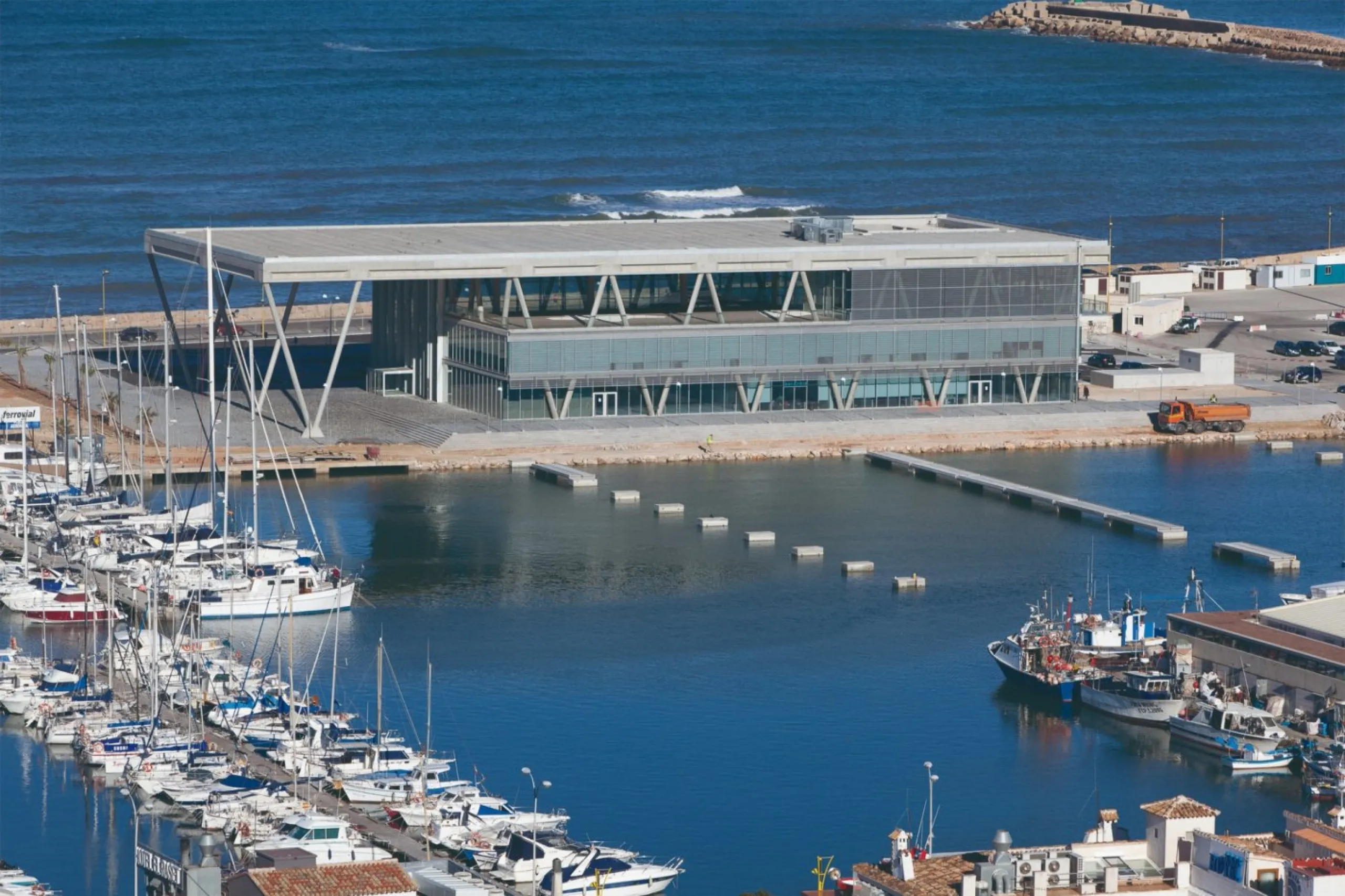 Villa con piscina y vistas al mar en Pedreguer