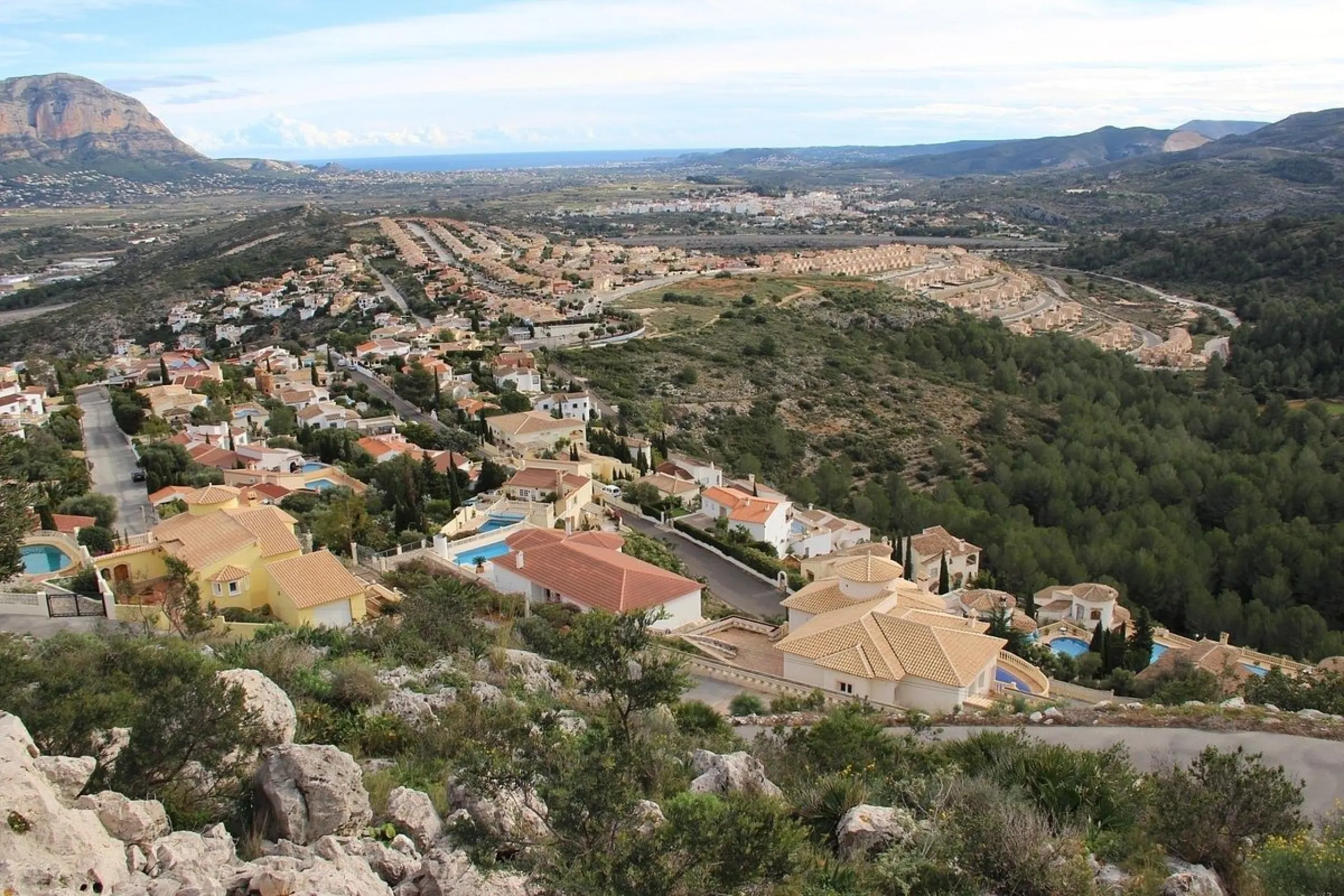 Villa con piscina y vistas al mar en Pedreguer
