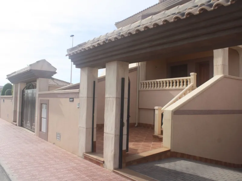 BEAUTIFUL TOWNHOUSE IN LOS ALTOS, TORREVIEJA