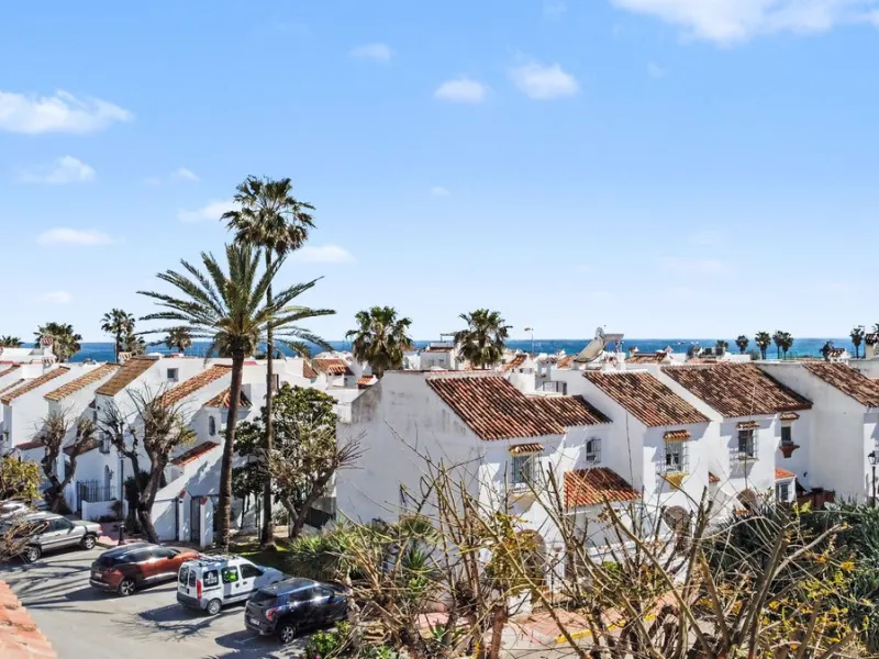 Strandnahes Reihenhaus in Casares Costa | Tourismuslizenz inklusive