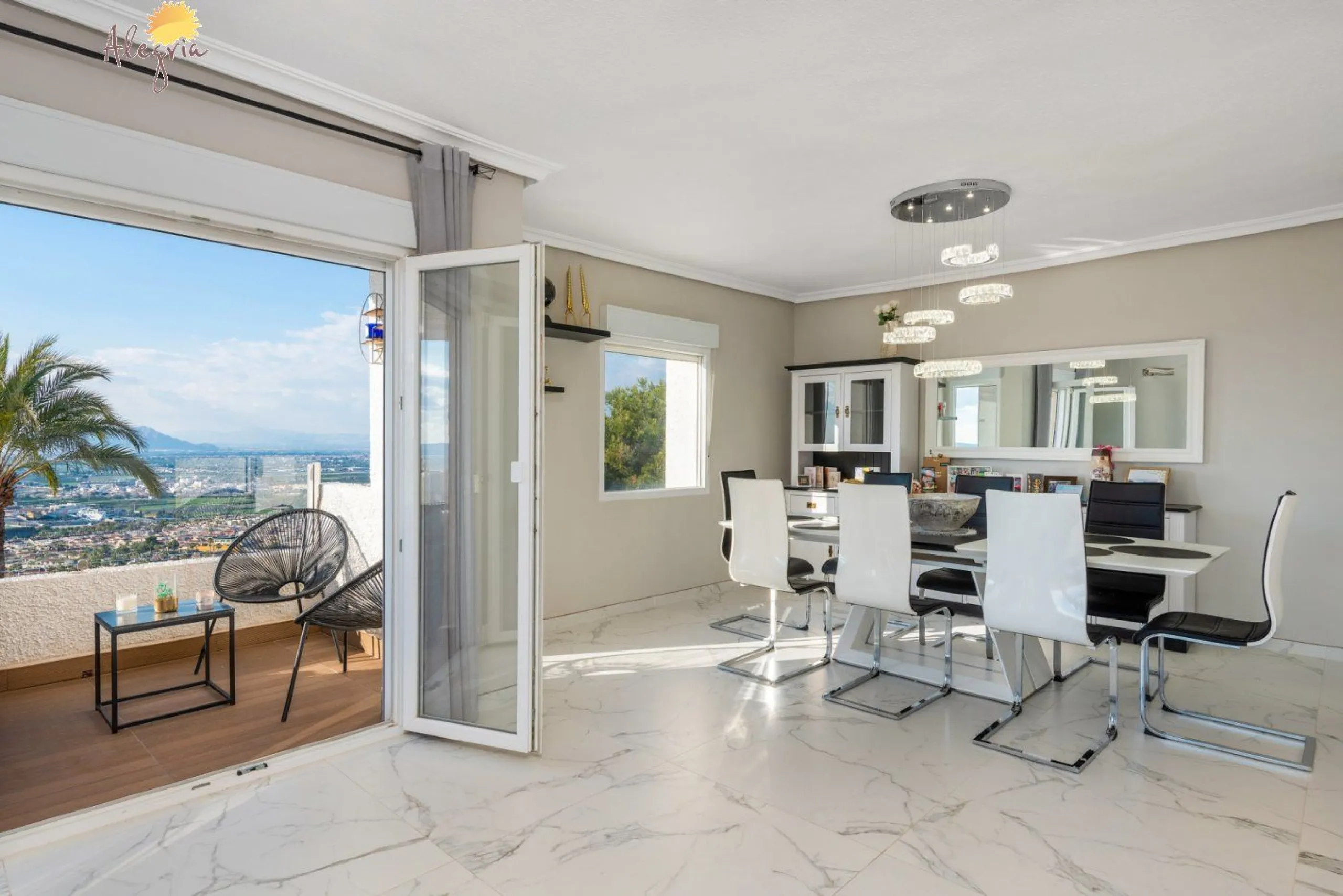 Ático único de 170m2 con vistas panorámicas en Ciudad Quesada!