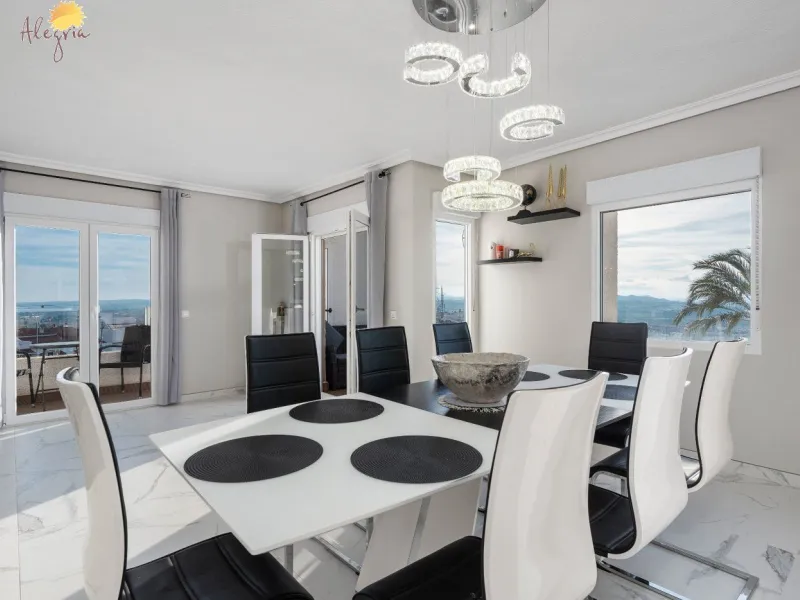 Ático único de 170m2 con vistas panorámicas en Ciudad Quesada!