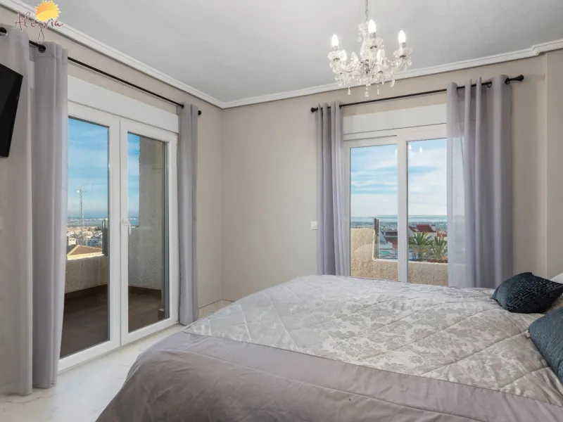 Ático único de 170m2 con vistas panorámicas en Ciudad Quesada!